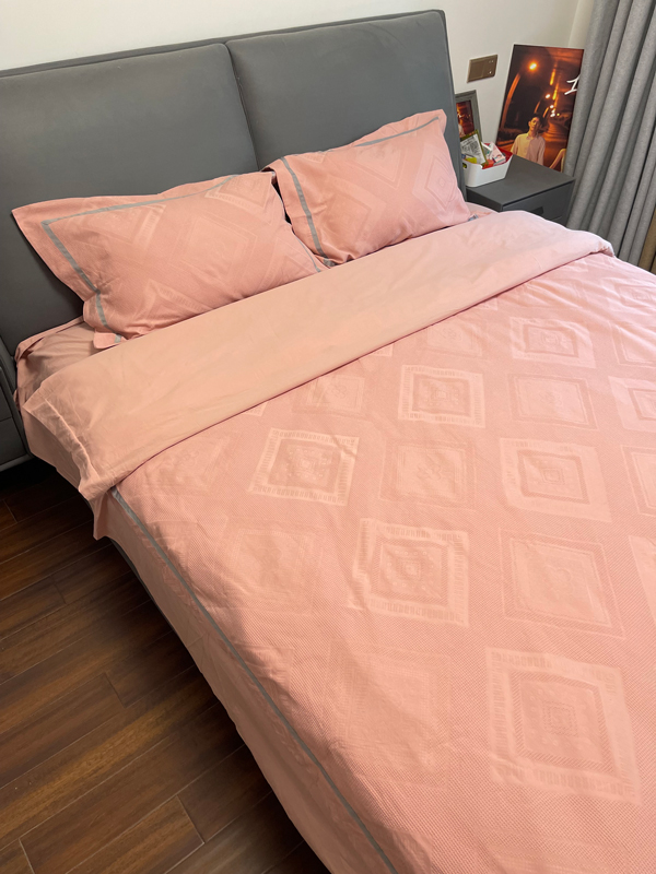 91家纺网 家纺一手货源 找家纺 艾莱2022新款华夫格全棉水洗棉四件套-卡诺凡卡诺凡-粉豆沙