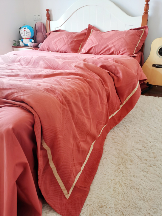 91家纺网 家纺一手货源 找家纺 艾莱2022新款华夫格全棉水洗棉四件套-卡诺凡卡诺凡-海棠红