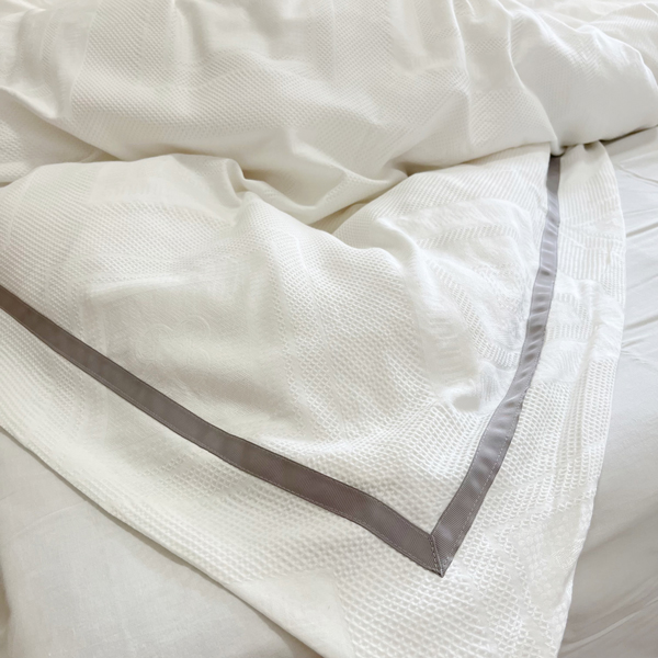 91家纺网 家纺一手货源 找家纺 艾莱2022新款华夫格全棉水洗棉四件套-卡诺凡卡诺凡-象牙白