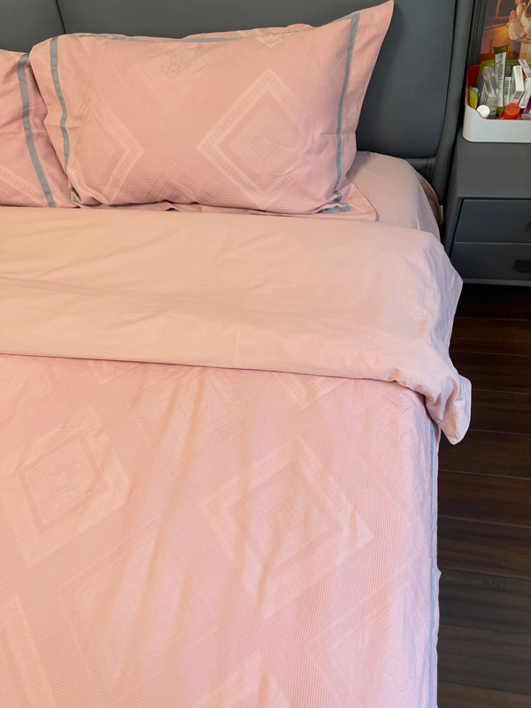 91家纺网 家纺一手货源 找家纺 艾莱2022新款华夫格全棉水洗棉四件套-卡诺凡卡诺凡-粉豆沙