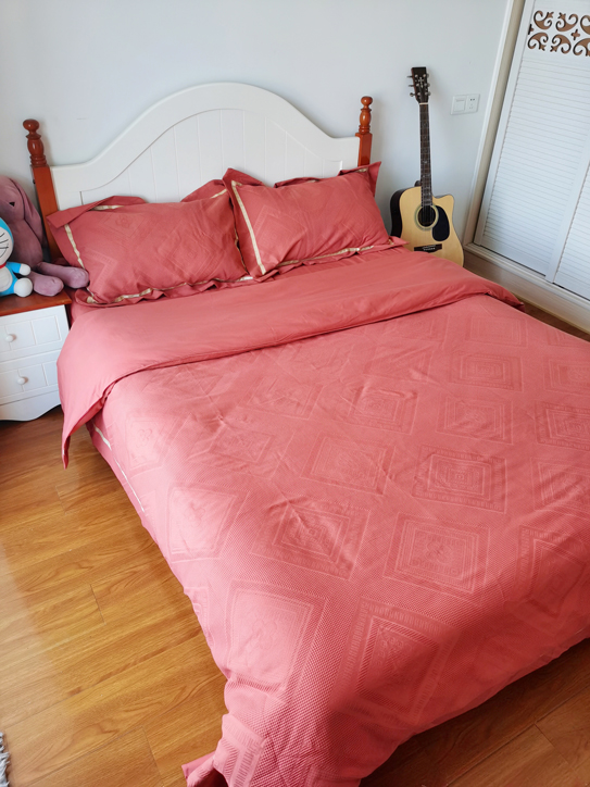 91家纺网 家纺一手货源 找家纺 艾莱2022新款华夫格全棉水洗棉四件套-卡诺凡卡诺凡-海棠红