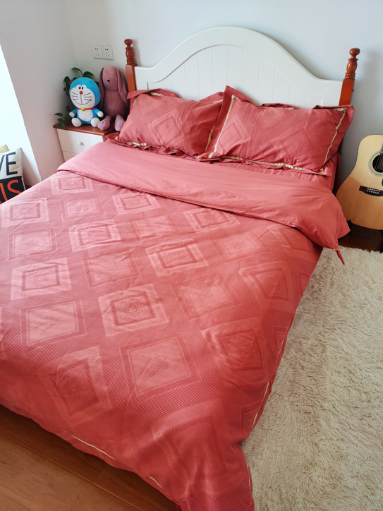 91家纺网 家纺一手货源 找家纺 艾莱2022新款华夫格全棉水洗棉四件套-卡诺凡卡诺凡-海棠红