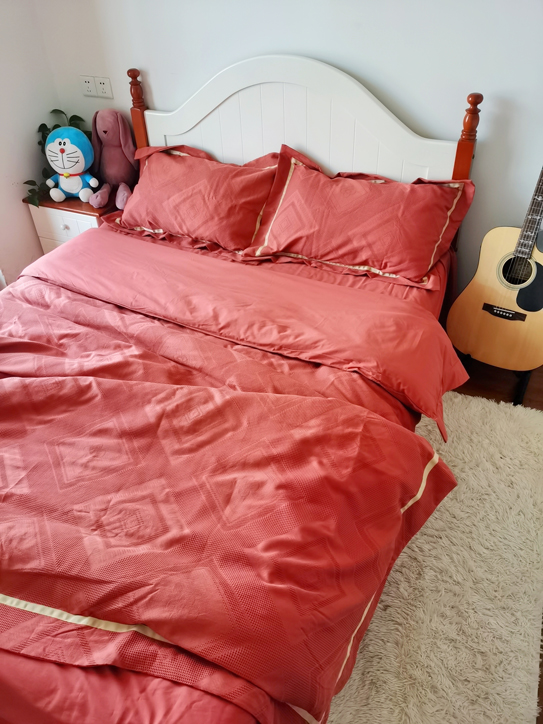 91家纺网 家纺一手货源 找家纺 艾莱2022新款华夫格全棉水洗棉四件套-卡诺凡卡诺凡-海棠红