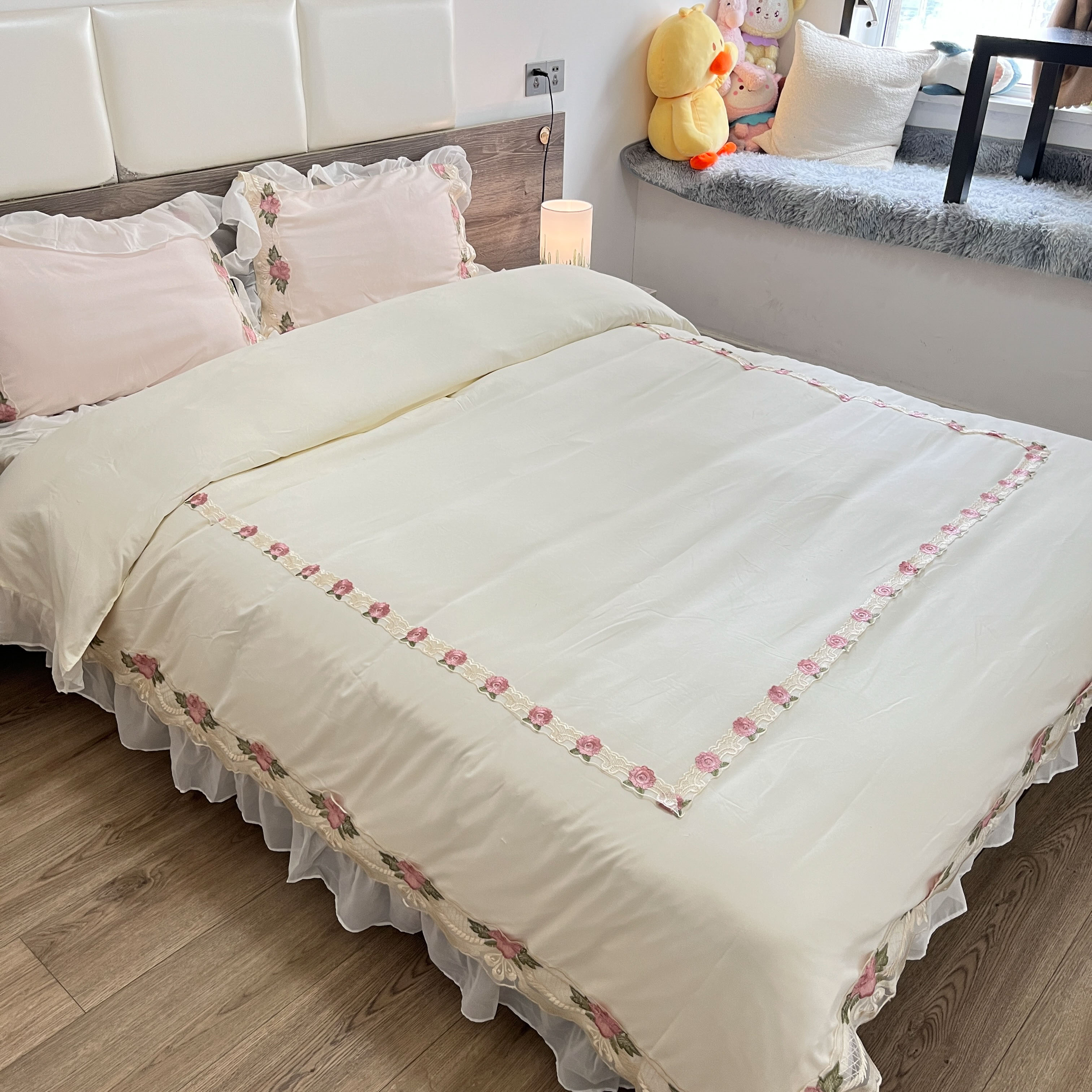 91家纺网 家纺一手货源 找家纺 芭比蔓 2024新款韩版雪纺磨毛四件套-安妮公主 米黄色