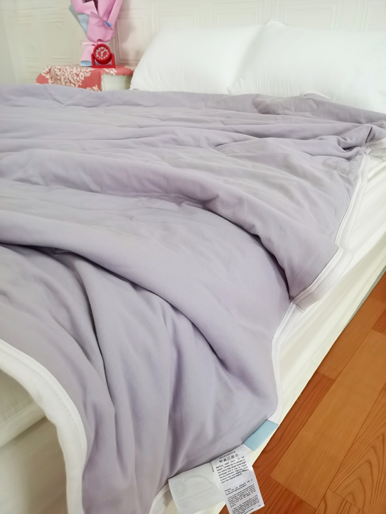 91家纺网 家纺一手货源 找家纺 风向标  2022新款全棉针织棉奶油色双拼夏被 芋紫粉双拼