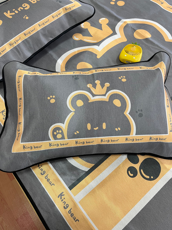 91家纺网 家纺一手货源 找家纺 宅部落 2022新款卡通大版冰丝席 熊者之王