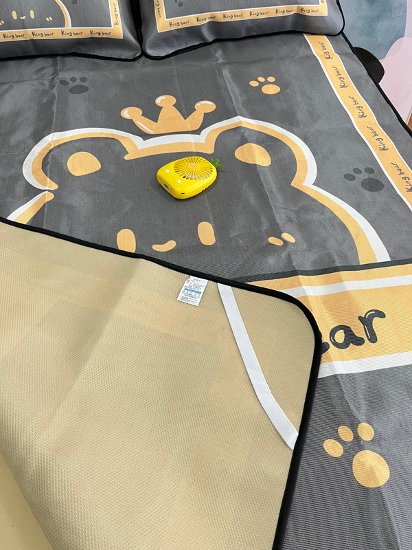 91家纺网 家纺一手货源 找家纺 宅部落 2022新款卡通大版冰丝席 熊者之王