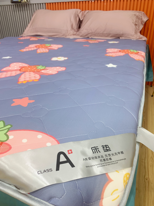 91家纺网 家纺一手货源 找家纺 寐珂家纺 2026新款A类针织大豆双人床垫 花语蝶恋-蓝灰