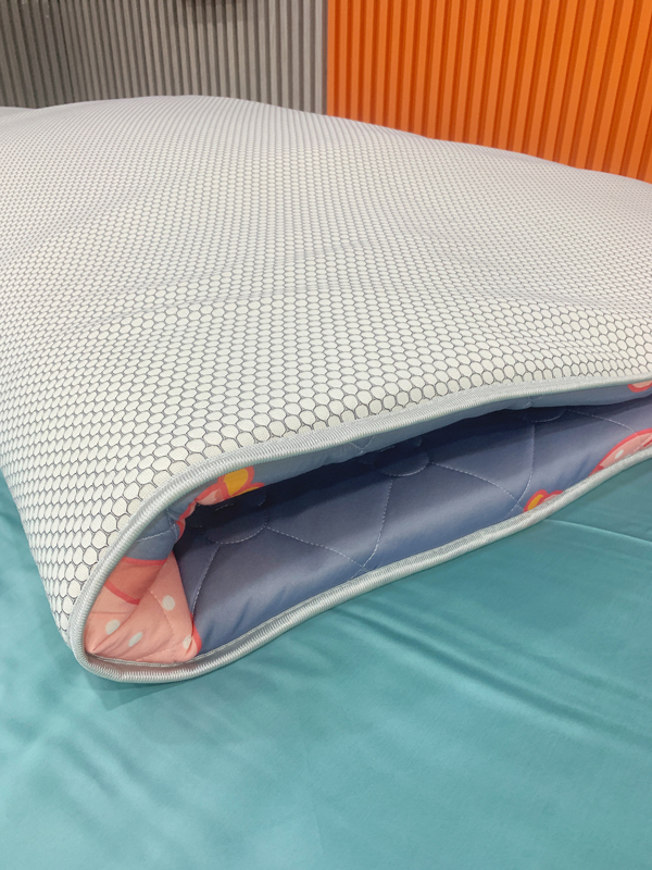 91家纺网 家纺一手货源 找家纺 寐珂家纺 2026新款A类针织大豆双人床垫 花语蝶恋-蓝灰