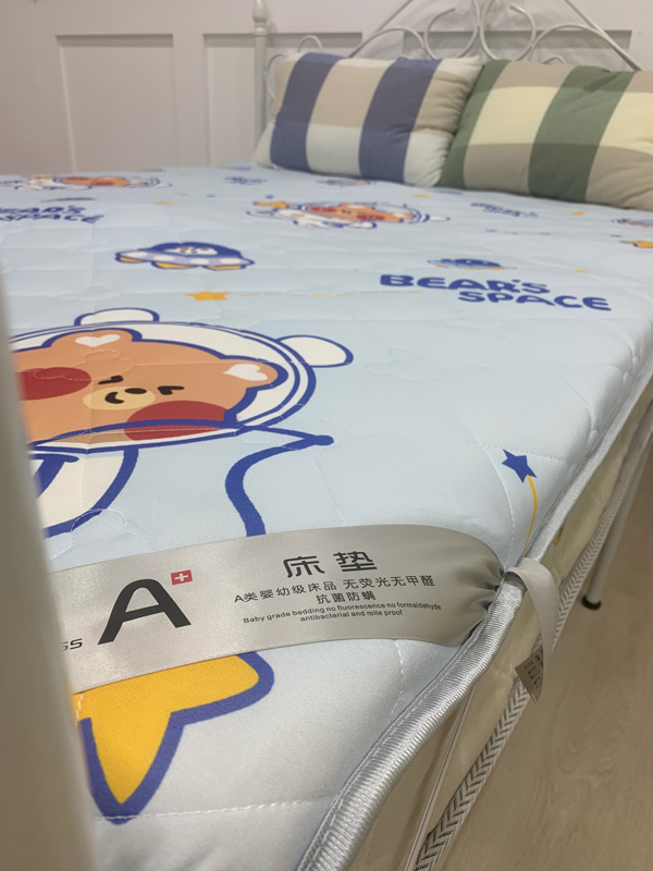 91家纺网 家纺一手货源 找家纺 寐珂家纺 2026新款A类针织大豆双人床垫 太空熊