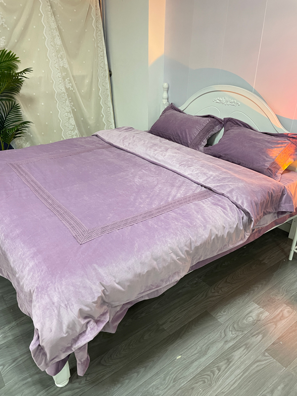 91家纺网 家纺一手货源 找家纺 淼铭家纺新款A类婴肤绒水溶花边牛奶绒四件套-雅系列雅-淡青紫