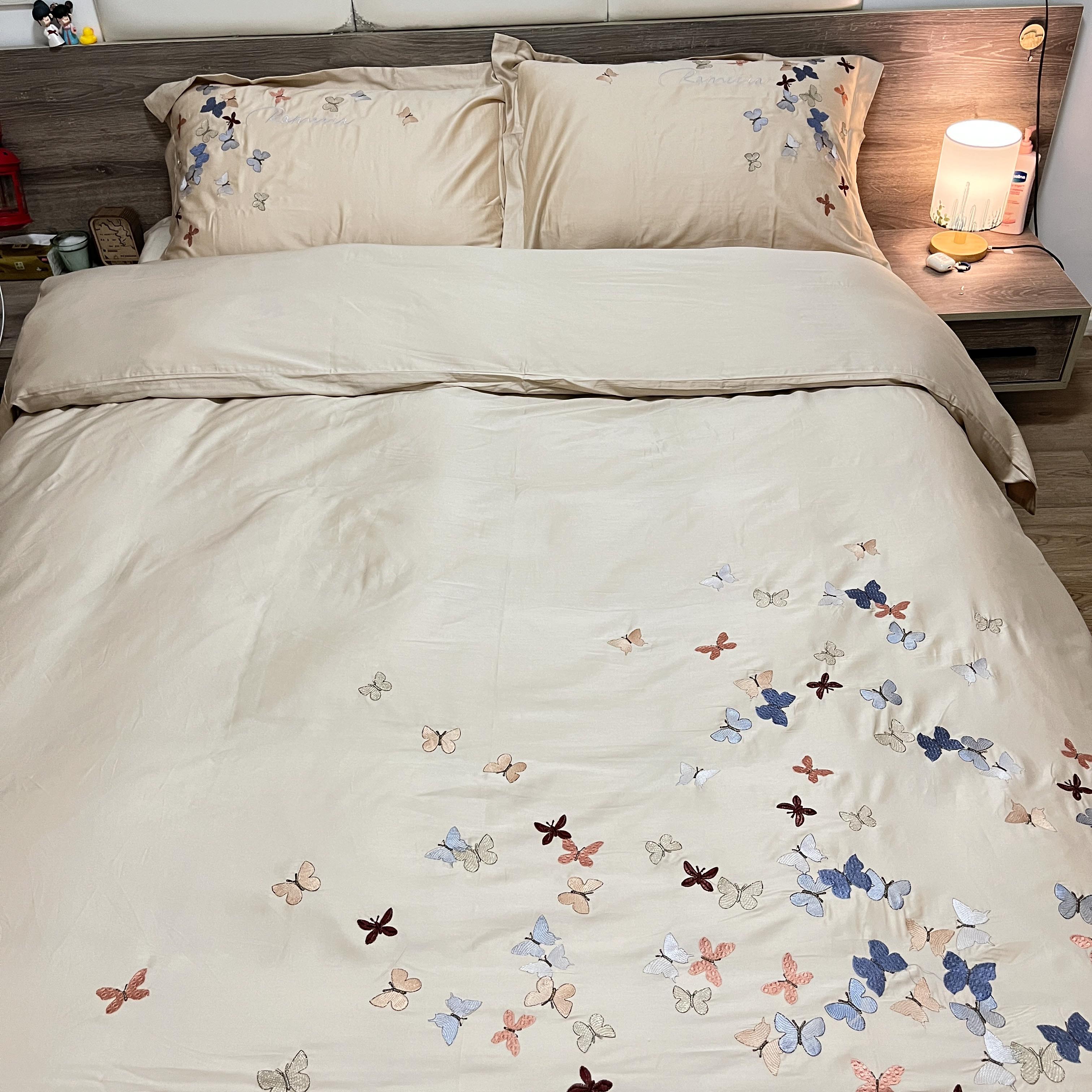 91家纺网 家纺一手货源 找家纺 理想家 2022新款13372全棉刺绣四件套-蝴蝶 金色