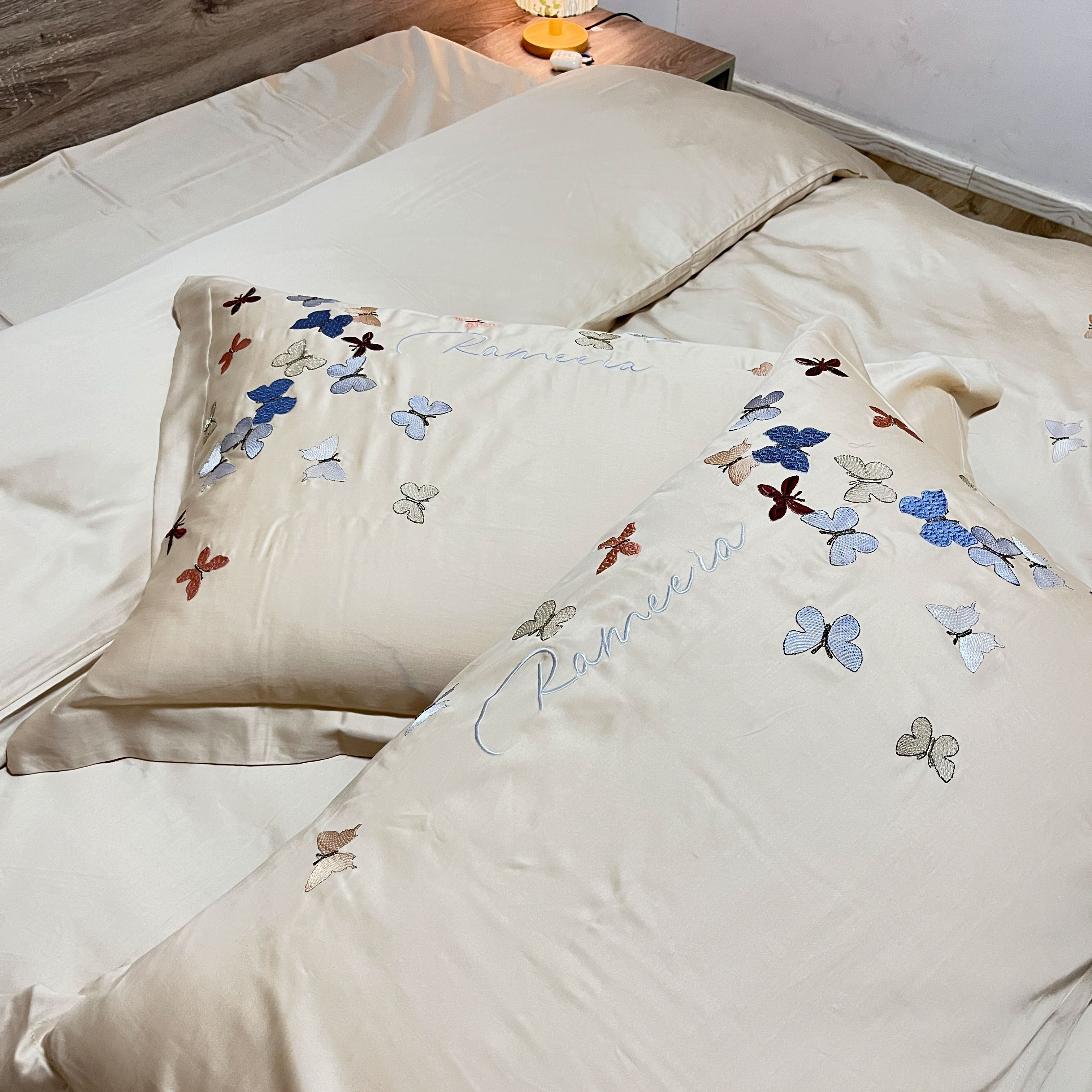 91家纺网 家纺一手货源 找家纺 理想家 2022新款13372全棉刺绣四件套-蝴蝶 金色