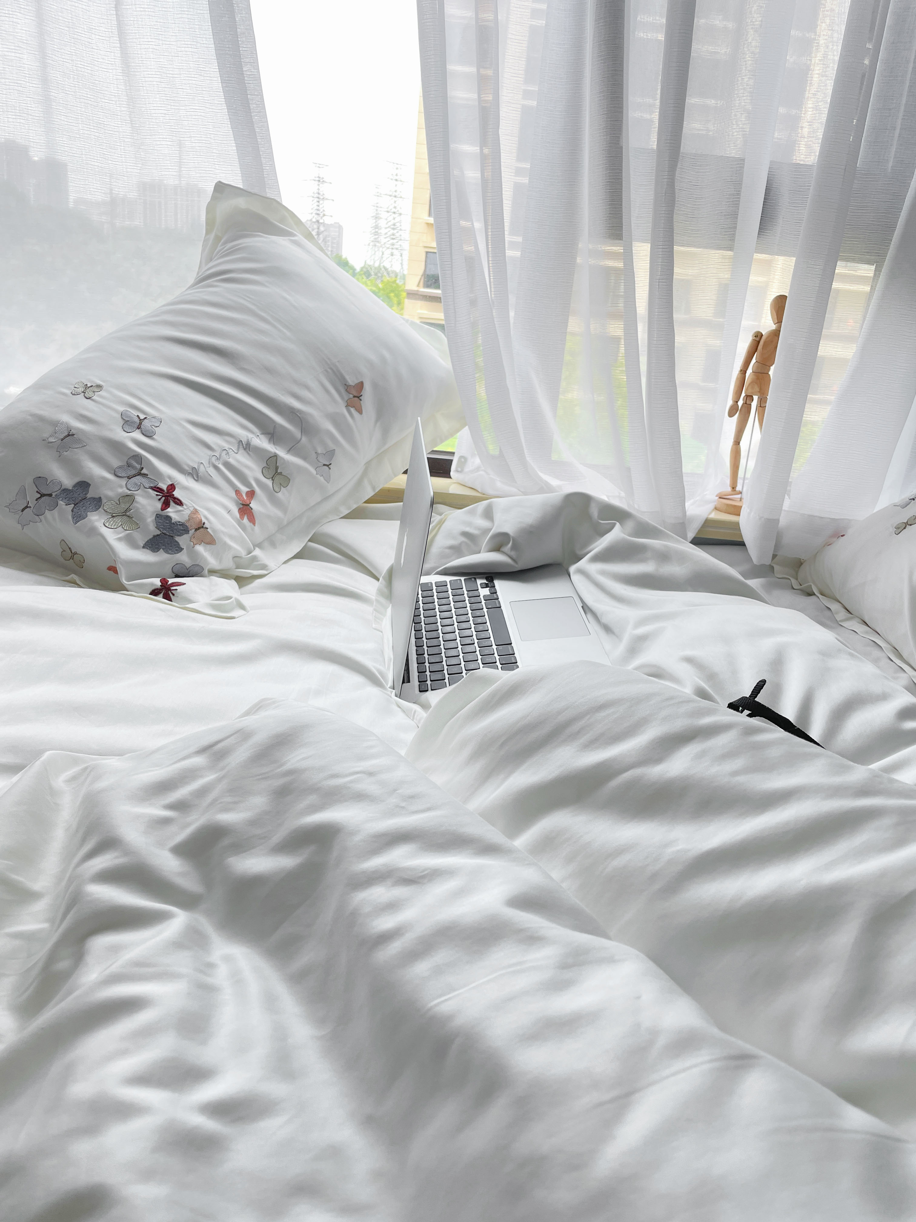 91家纺网 家纺一手货源 找家纺 理想家 2022新款13372全棉刺绣四件套-蝴蝶 白色