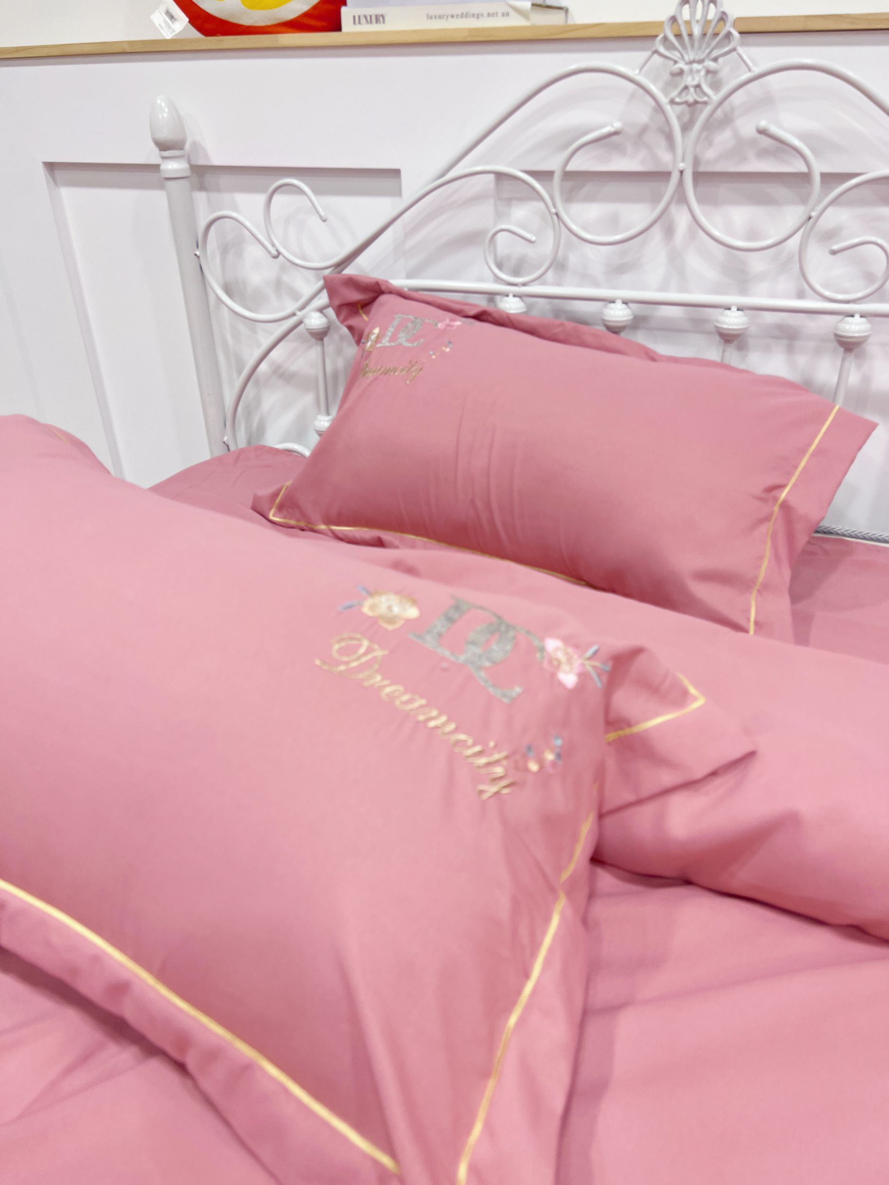 91家纺网 家纺一手货源 找家纺 （总）靓生活 2022新款高克重磨毛刺绣四件套-相爱一生