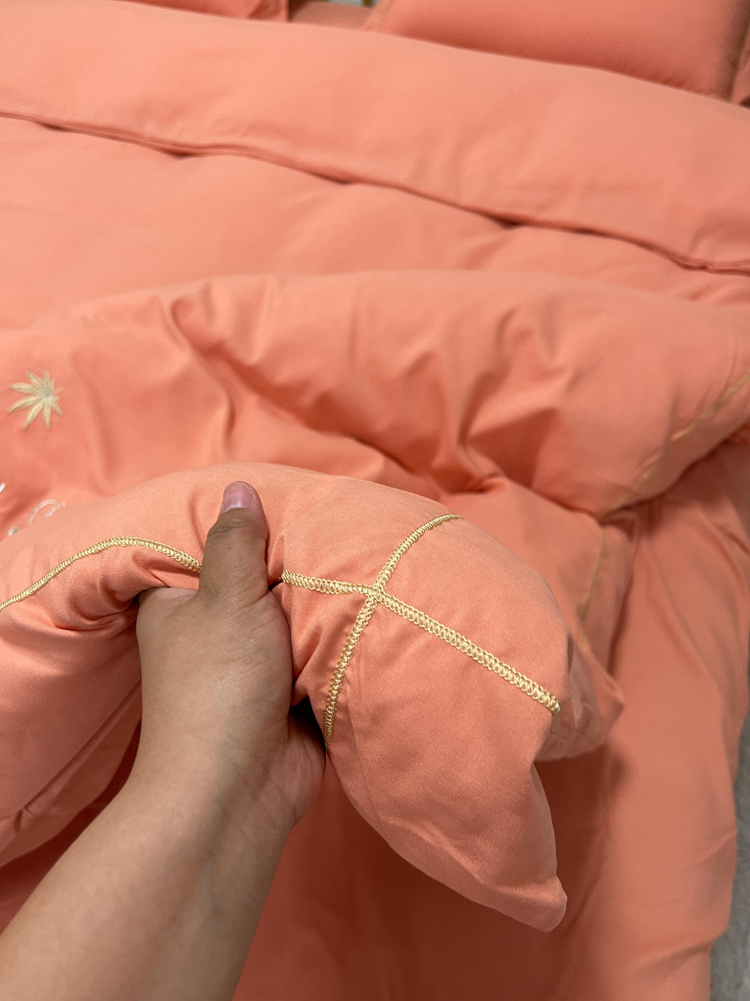 91家纺网 家纺一手货源 找家纺 靓生活2022新款磨毛刺绣四件套轻奢风 伯尔曼-西洋桔