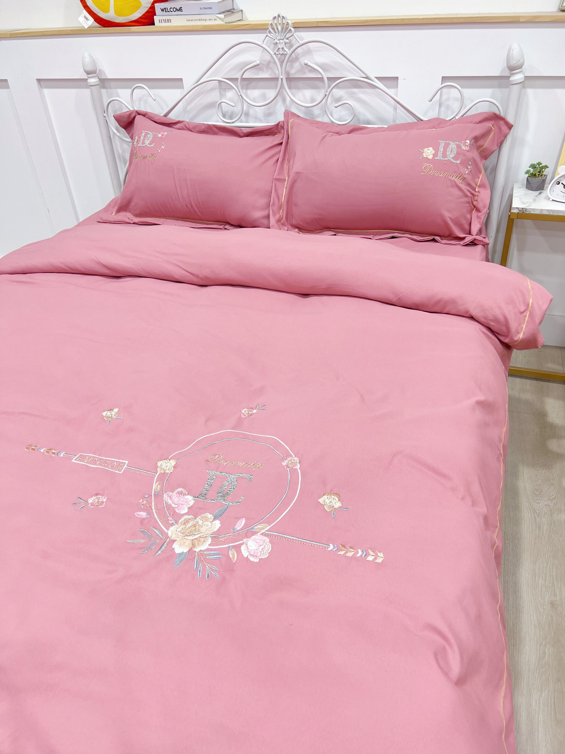 91家纺网 家纺一手货源 找家纺 靓生活 2022新款高克重磨毛刺绣四件套 相爱一生-豆沙粉