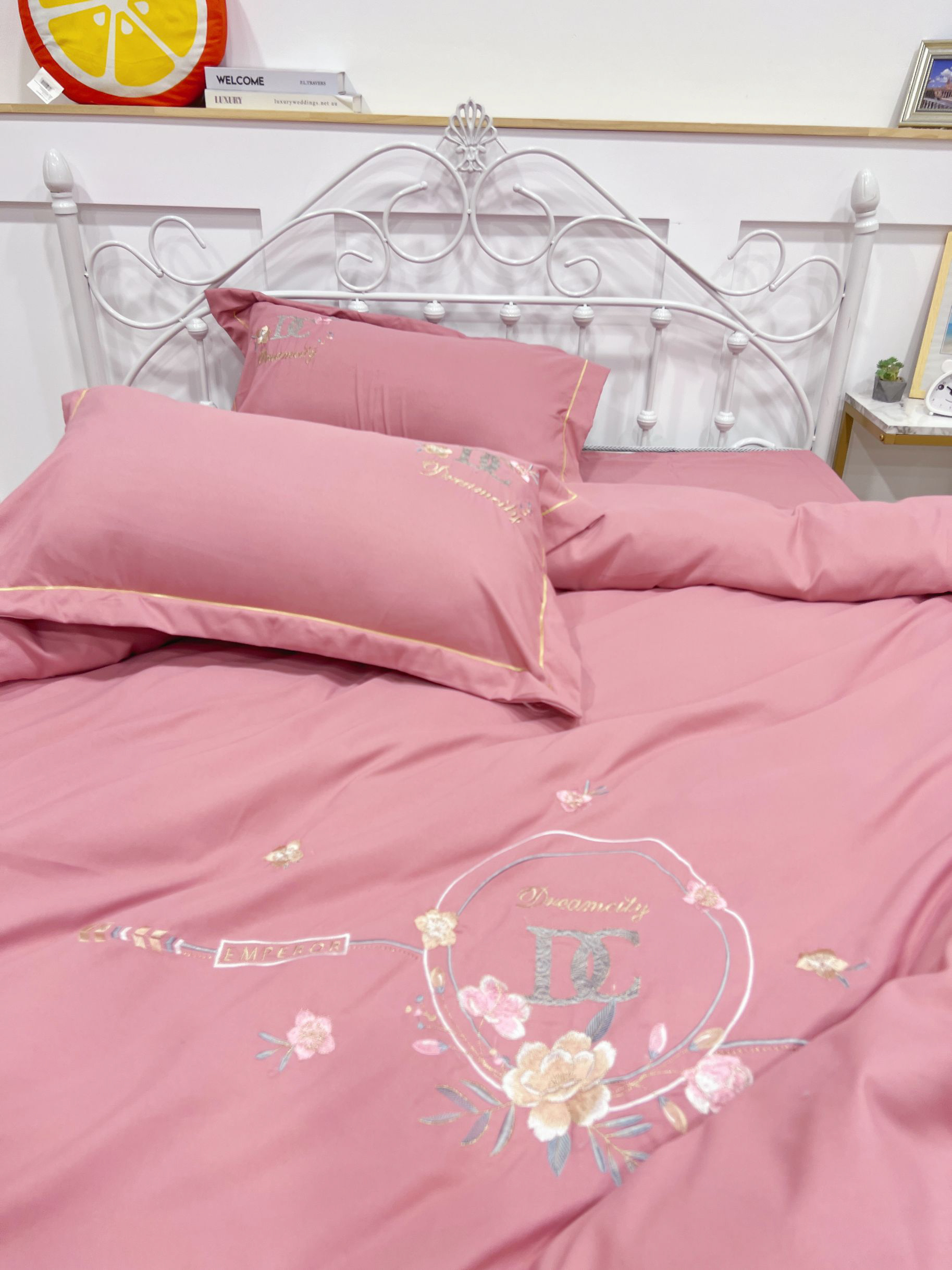 91家纺网 家纺一手货源 找家纺 靓生活 2022新款高克重磨毛刺绣四件套 相爱一生-豆沙粉