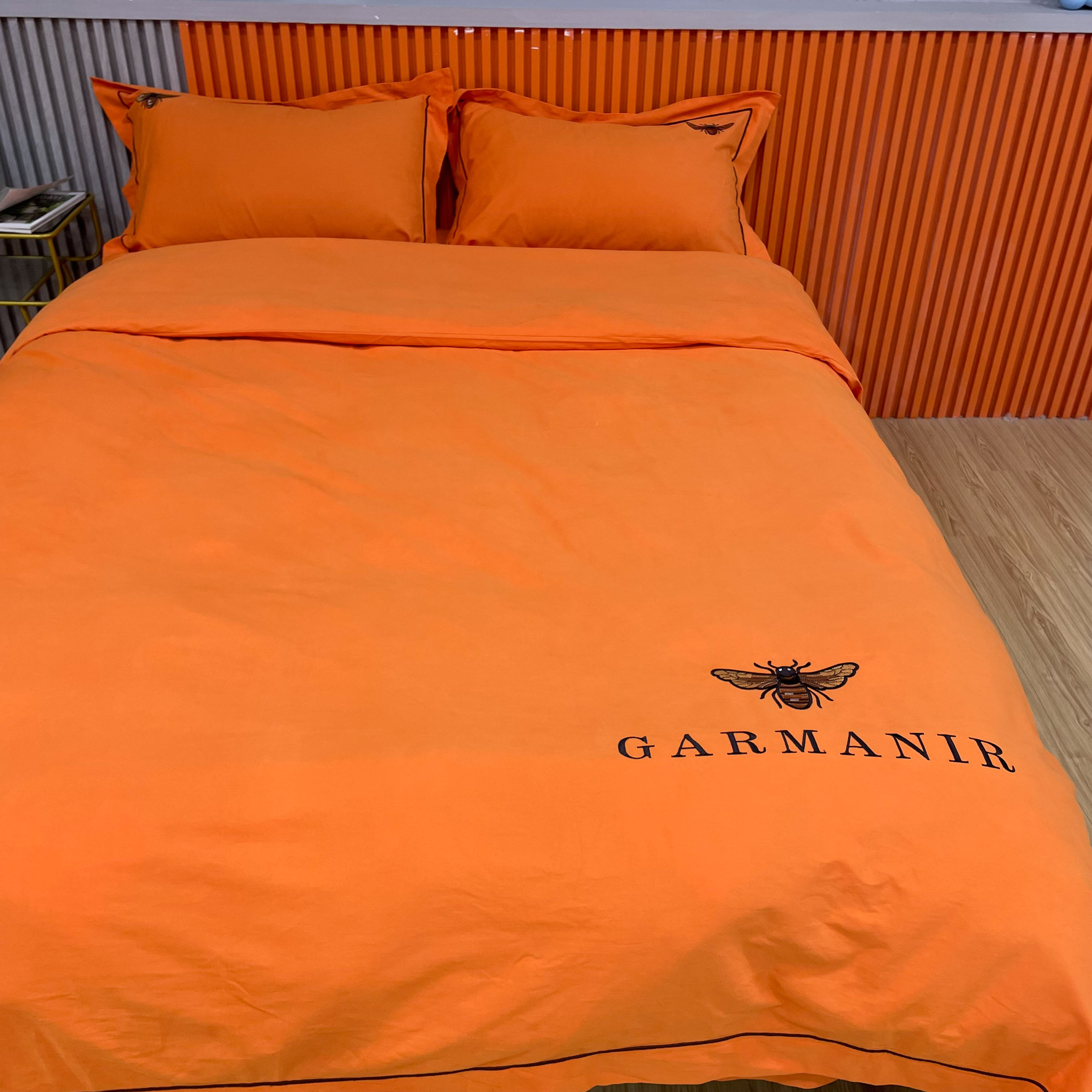 91家纺网 家纺一手货源 找家纺 （总）启航家居2025新款全棉磨毛宽边刺绣四件套英伦潮派系列