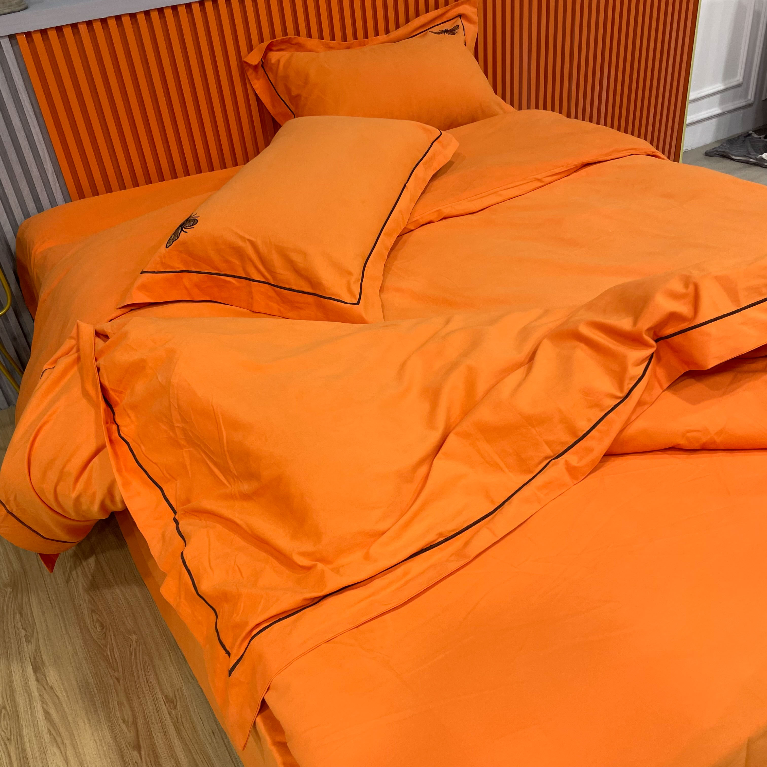 91家纺网 家纺一手货源 找家纺 （总）启航家居2025新款全棉磨毛宽边刺绣四件套英伦潮派系列