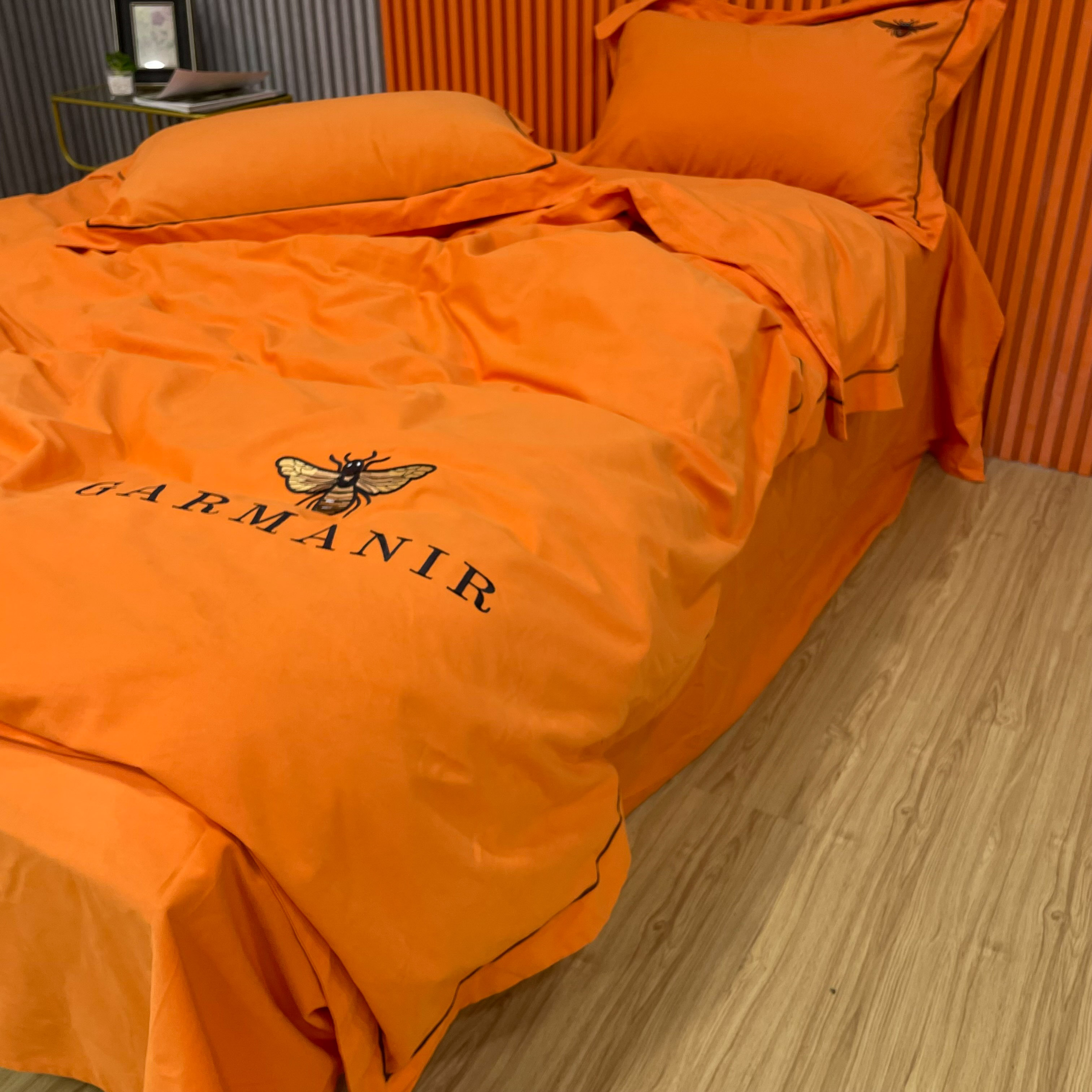 91家纺网 家纺一手货源 找家纺 （总）启航家居2025新款全棉磨毛宽边刺绣四件套英伦潮派系列