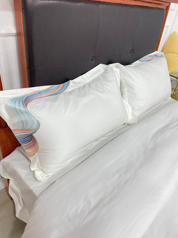 91家纺网 家纺一手货源 找家纺 魅都 新款阿克苏长绒棉刺绣轻奢凤四件套邂逅彩虹椰奶白