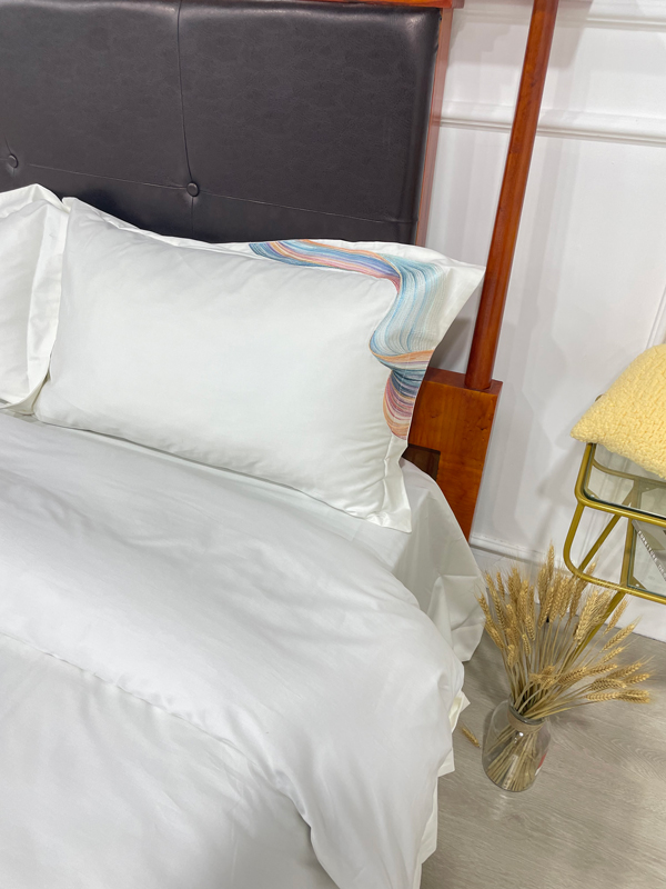 91家纺网 家纺一手货源 找家纺 魅都 新款阿克苏长绒棉刺绣轻奢凤四件套邂逅彩虹椰奶白