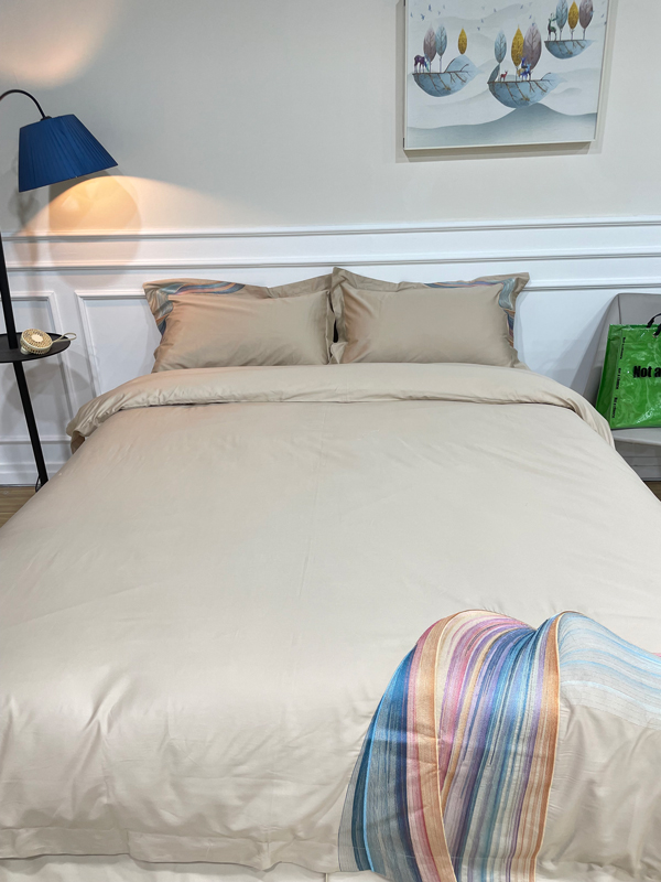 91家纺网 家纺一手货源 找家纺 魅都新款阿克苏长绒棉刺绣轻奢凤四件套邂逅彩虹香槟金