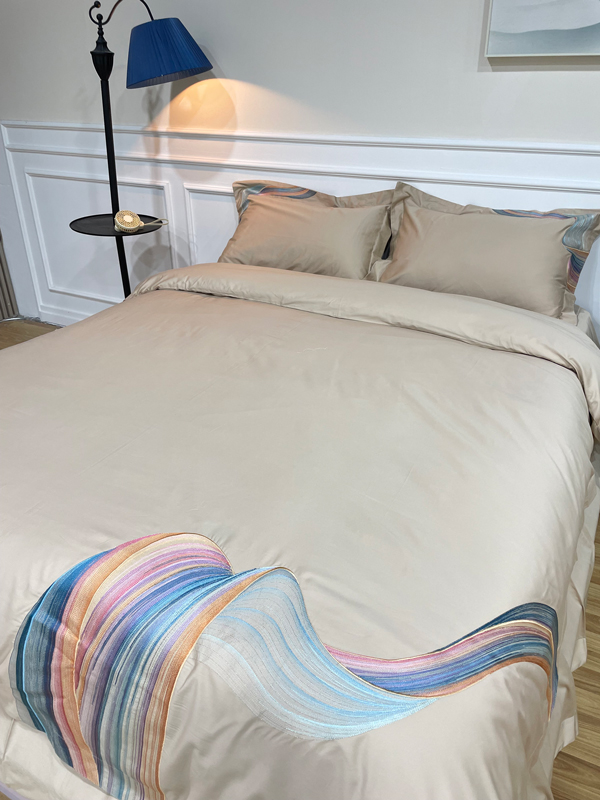 91家纺网 家纺一手货源 找家纺 魅都新款阿克苏长绒棉刺绣轻奢凤四件套邂逅彩虹香槟金