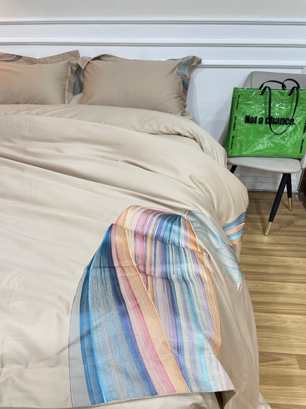 91家纺网 家纺一手货源 找家纺 魅都新款阿克苏长绒棉刺绣轻奢凤四件套邂逅彩虹香槟金