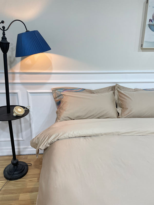 91家纺网 家纺一手货源 找家纺 魅都新款阿克苏长绒棉刺绣轻奢凤四件套邂逅彩虹香槟金