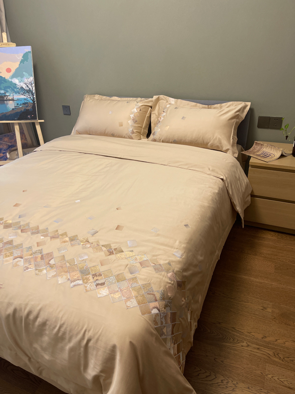 91家纺网 家纺一手货源 找家纺 魅都 100阿克苏长绒棉刺绣轻奢风四件套 铂金爱马香槟金