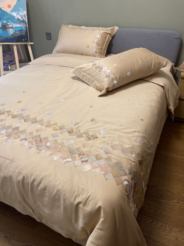 91家纺网 家纺一手货源 找家纺 魅都 100阿克苏长绒棉刺绣轻奢风四件套 铂金爱马香槟金