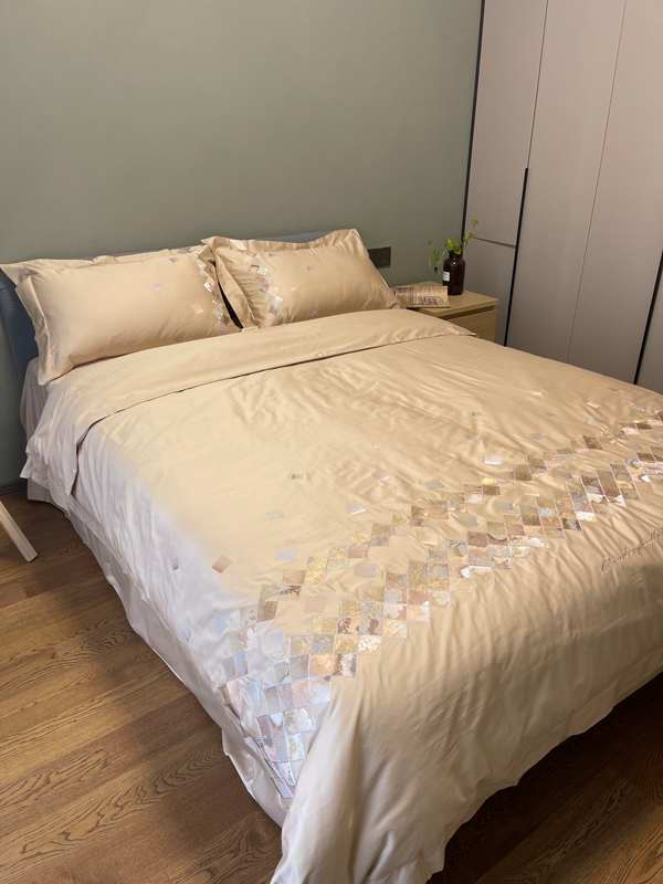 91家纺网 家纺一手货源 找家纺 魅都 100阿克苏长绒棉刺绣轻奢风四件套 铂金爱马香槟金