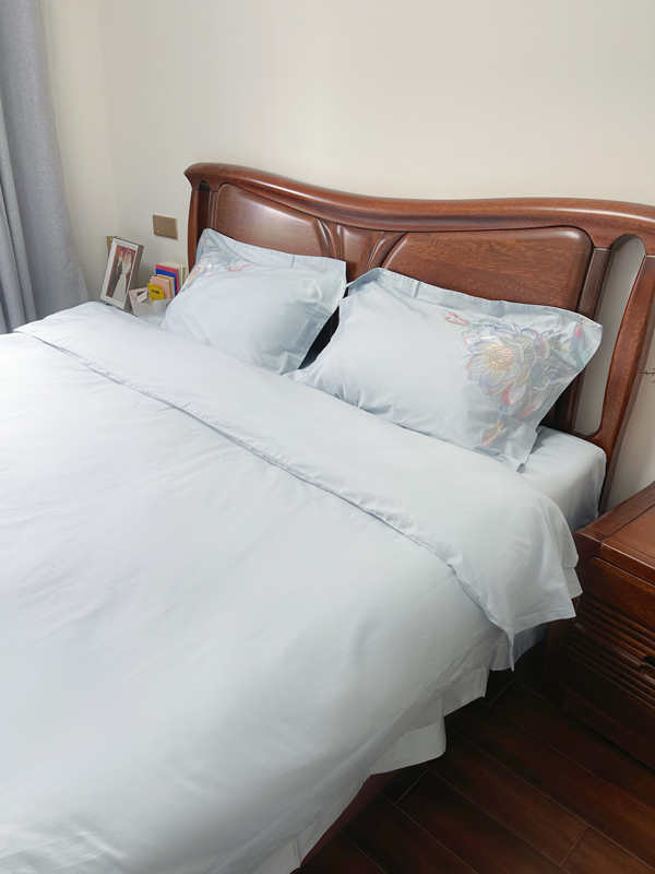 91家纺网 家纺一手货源 找家纺 魅都 新100阿克苏长绒棉刺绣四件套荷塘月色天空蓝