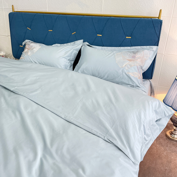 91家纺网 家纺一手货源 找家纺 魅都新款100阿克苏长绒棉刺绣四件套-米兰天空蓝