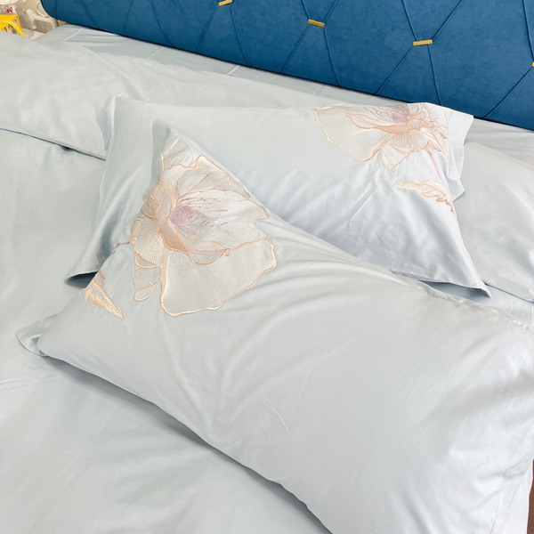 91家纺网 家纺一手货源 找家纺 魅都新款100阿克苏长绒棉刺绣四件套-米兰天空蓝