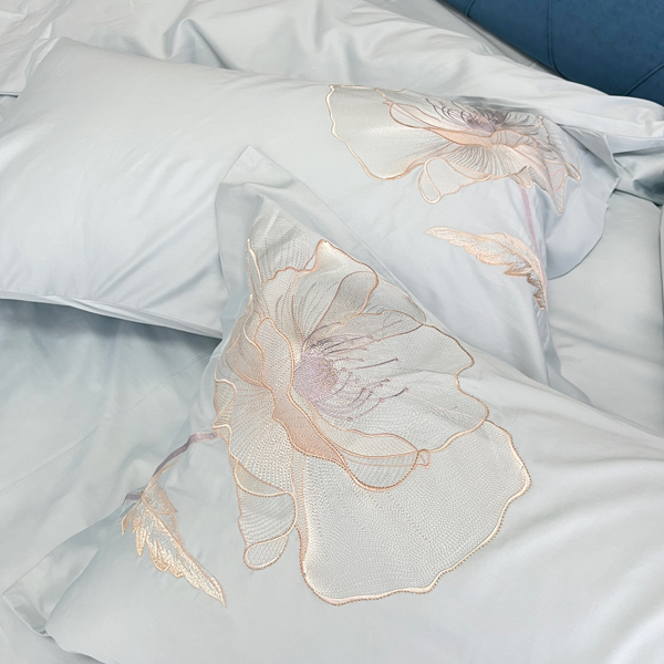 91家纺网 家纺一手货源 找家纺 魅都新款100阿克苏长绒棉刺绣四件套-米兰天空蓝