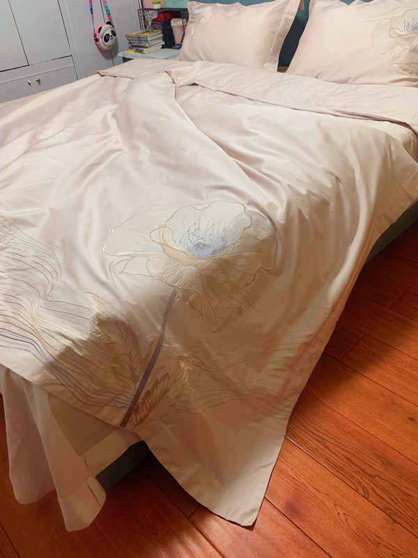 91家纺网 家纺一手货源 找家纺 魅都新款100阿克苏长绒棉刺绣四件套-米兰樱花粉