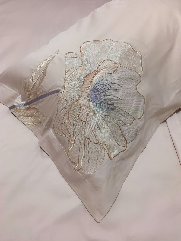 91家纺网 家纺一手货源 找家纺 魅都新款100阿克苏长绒棉刺绣四件套-米兰樱花粉