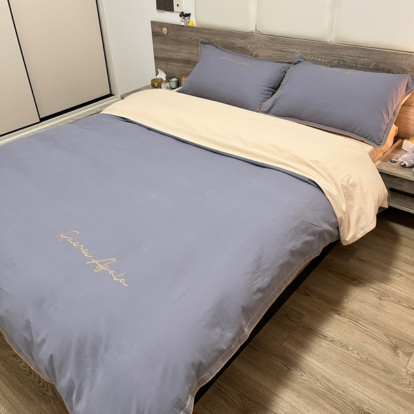 91家纺网 家纺一手货源 找家纺 艾莱2023新款A类新疆长绒棉加厚柔顺磨毛四件套瑞秋-蓝莓灰