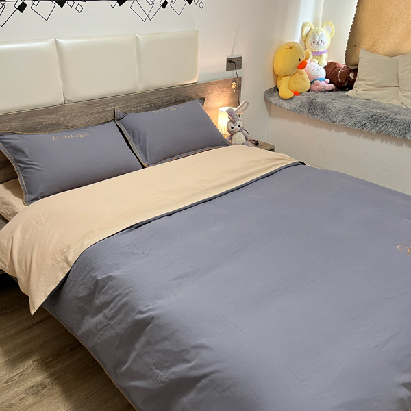 91家纺网 家纺一手货源 找家纺 艾莱2023新款A类新疆长绒棉加厚柔顺磨毛四件套瑞秋-蓝莓灰