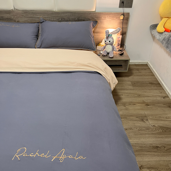 91家纺网 家纺一手货源 找家纺 艾莱2023新款A类新疆长绒棉加厚柔顺磨毛四件套瑞秋-蓝莓灰