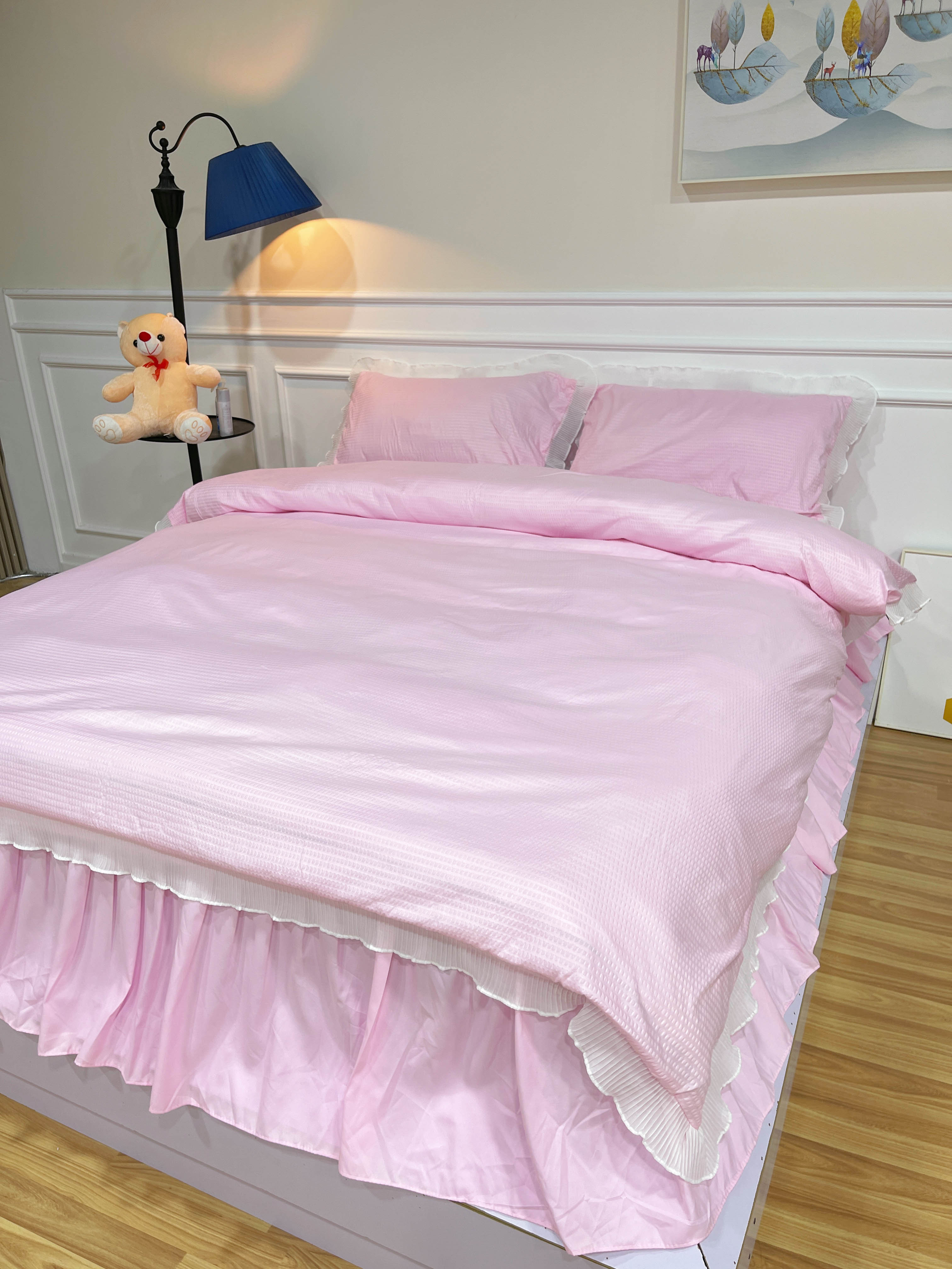 91家纺网 家纺一手货源 找家纺 慕澄家纺 2022新款华夫格雪纺花边四件套 樱花粉