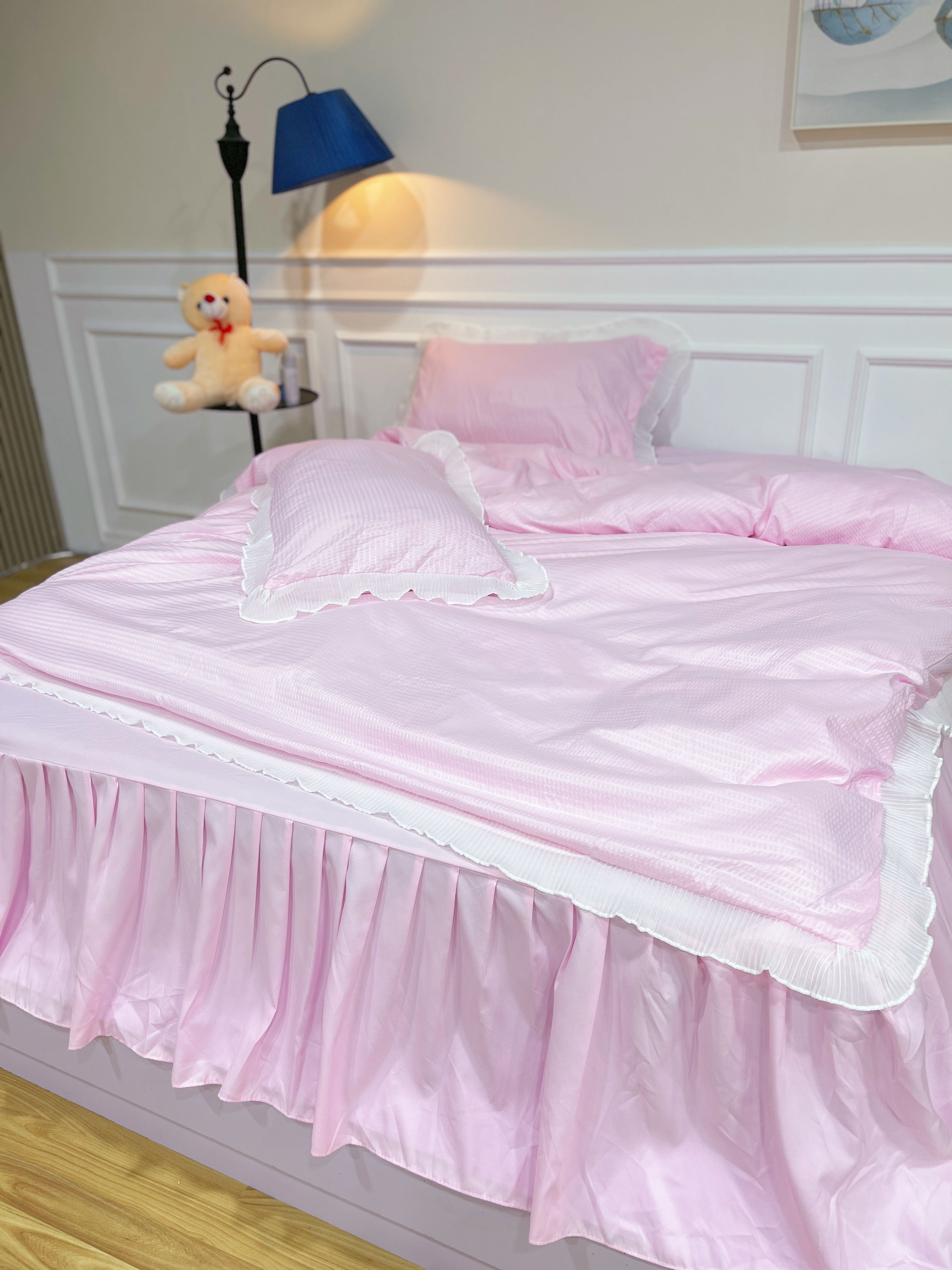 91家纺网 家纺一手货源 找家纺 慕澄家纺 2022新款华夫格雪纺花边四件套 樱花粉