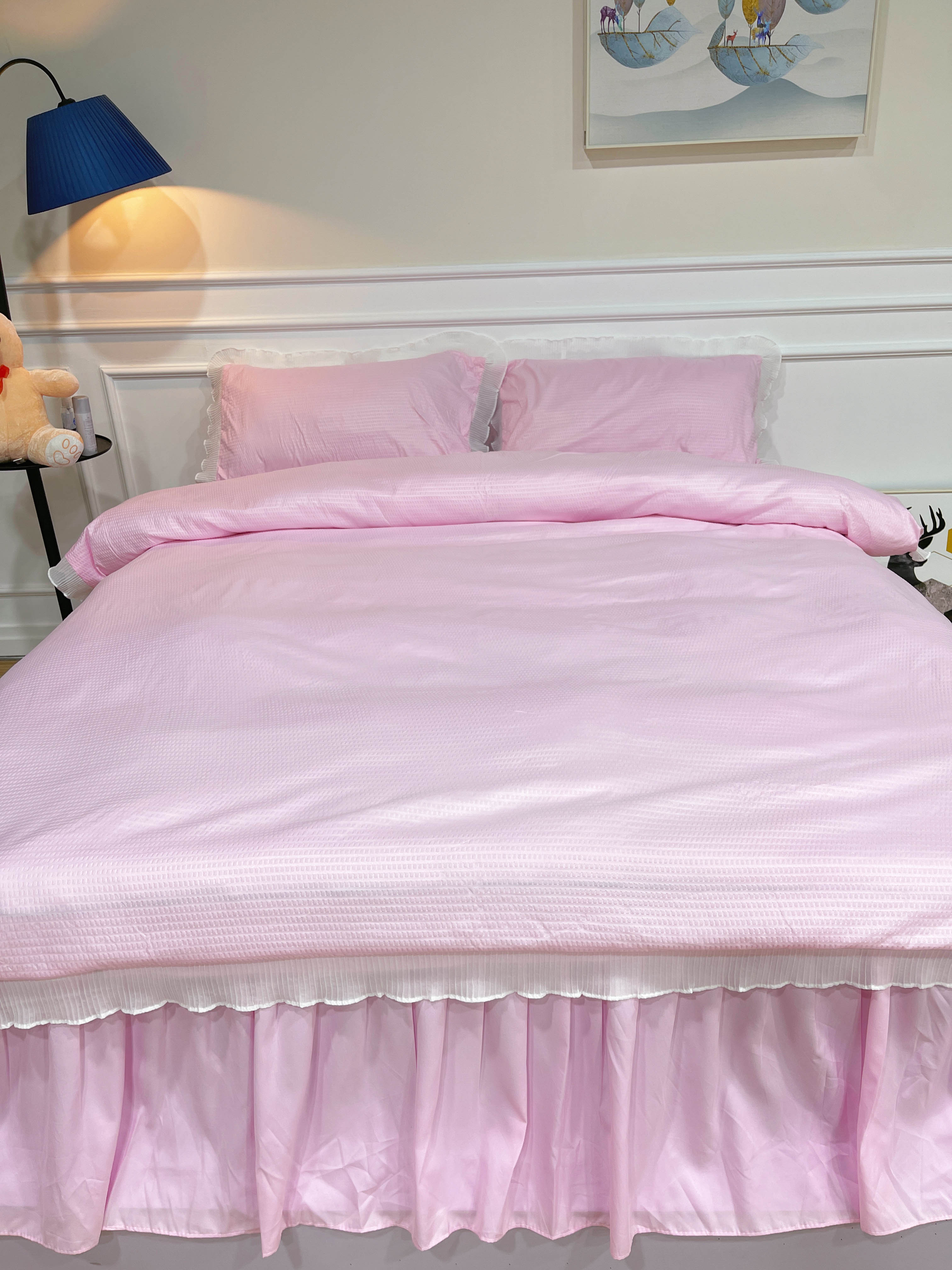 91家纺网 家纺一手货源 找家纺 慕澄家纺 2022新款华夫格雪纺花边四件套 樱花粉