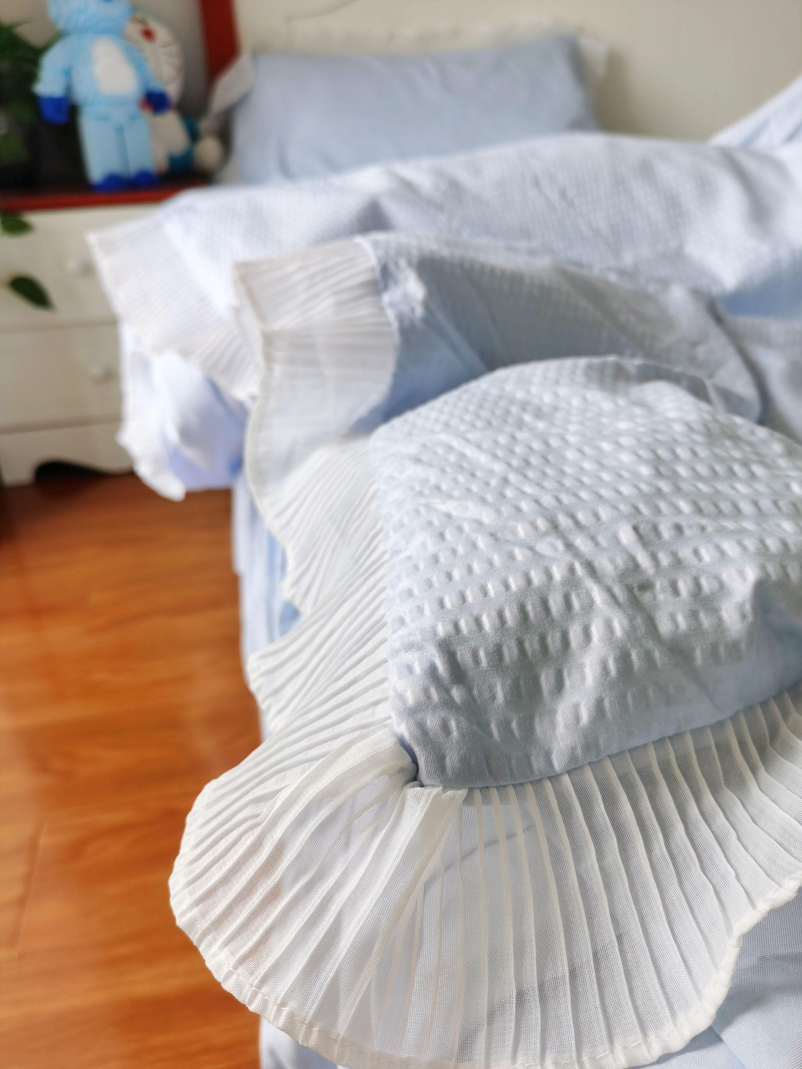 91家纺网 家纺一手货源 找家纺 慕澄家纺 2022新款华夫格雪纺花边四件套 天空蓝