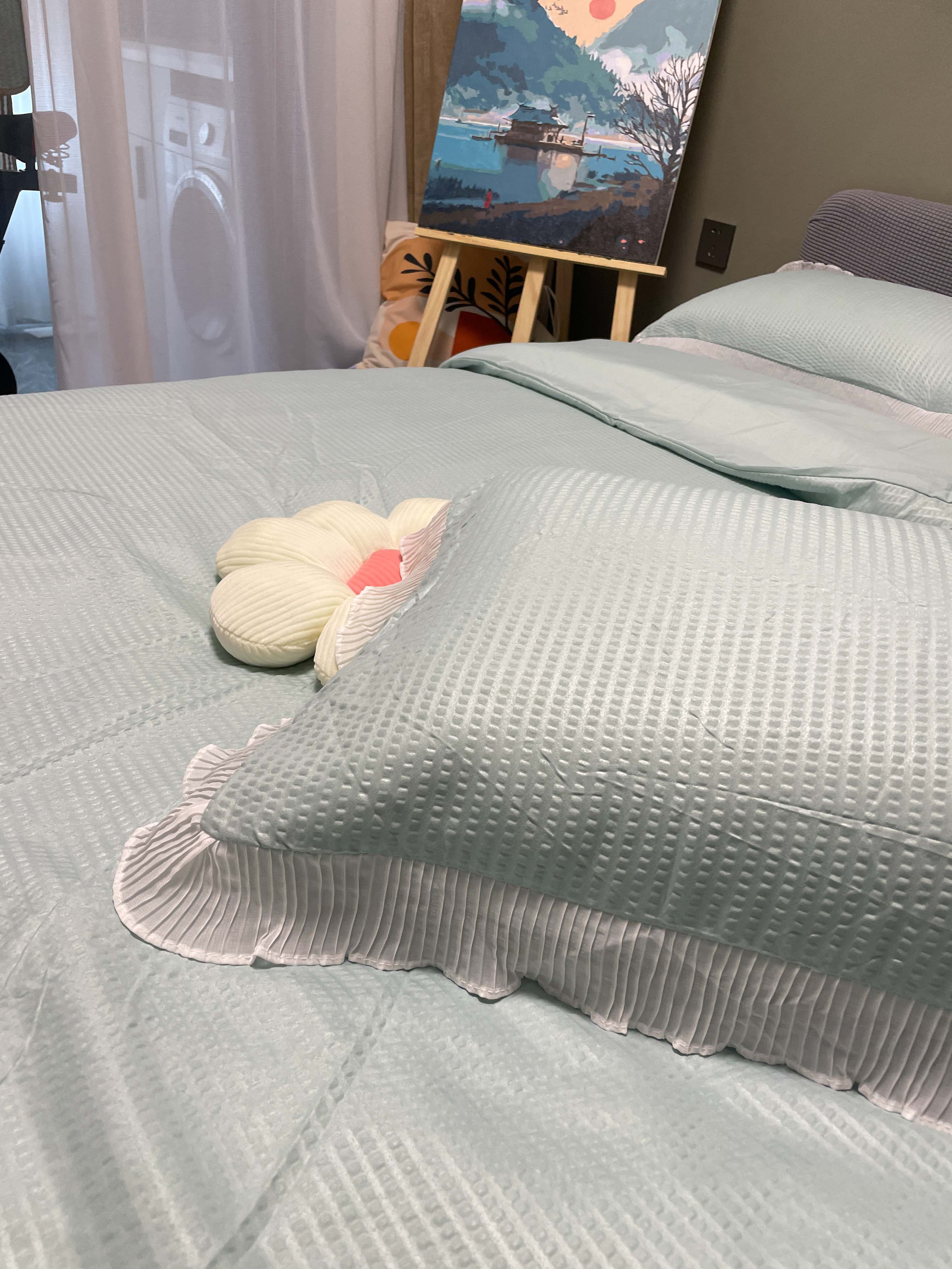 91家纺网 家纺一手货源 找家纺 慕澄家纺 2022新款华夫格雪纺花边四件套 湖水绿