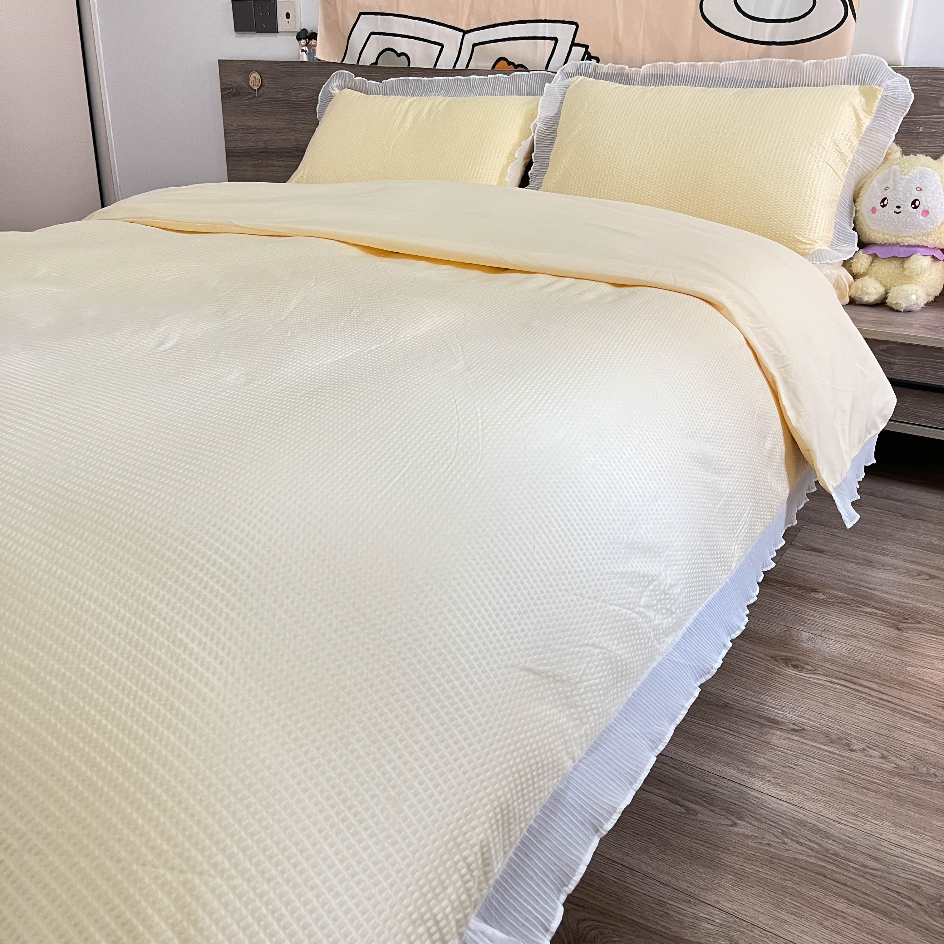 91家纺网 家纺一手货源 找家纺 慕澄家纺 2022新款华夫格雪纺花边四件套 奶黄色