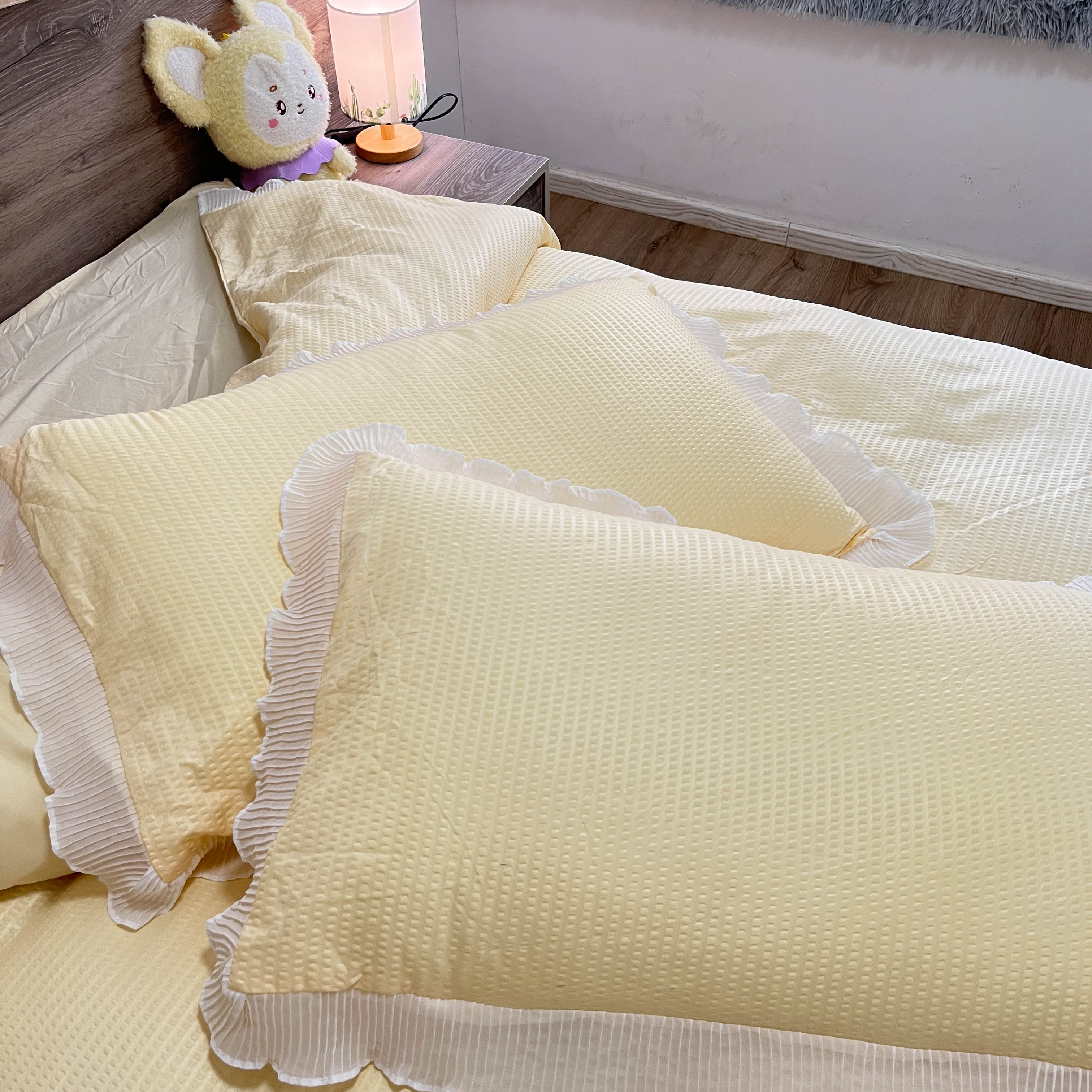 91家纺网 家纺一手货源 找家纺 慕澄家纺 2022新款华夫格雪纺花边四件套 奶黄色